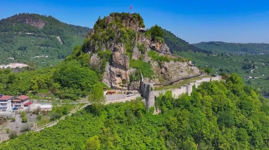 Restore edilen Ünye Kalesi turist akınına uğradı