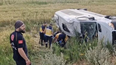 Çorum Alaca yolunda düğün minibüsü şarampole yuvarlandı