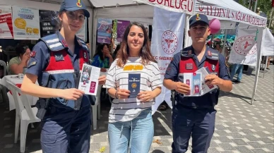 Kuşadası jandarma KADES uygulamasını vatandaşlara tanıttı