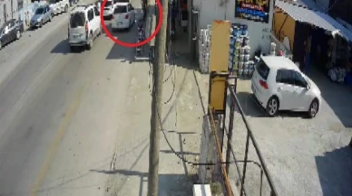 Hatayda emniyet şeridindeki araç yayaya çarptı kurtuldu