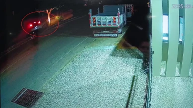 Manavgat ve Sarılar arasında otomobil ağaca çarptı