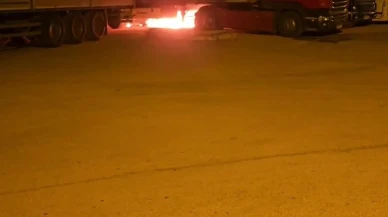 Karabükte park halindeki tırlar ateşe verildi