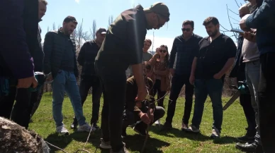 Posoflu çiftçiler meyve ağacı budamayı öğreniyor