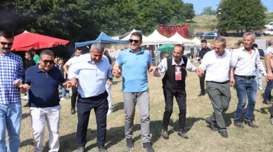 Düzce Valisi Espitdüzü yayla şenliğinde horon tepti