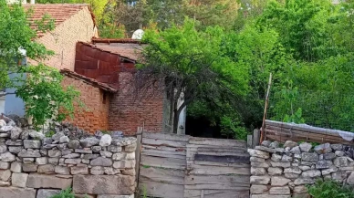 Tarihi Balabaniye Medresesi Kütahyada yok oluyor