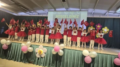 Afyonkarahisar minik öğrencileri muhteşem mezuniyet gösterisi sundu