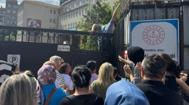 Geç kalan öğrenciler YKS için duvardan atladı