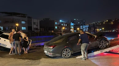 İskenderunda iki otomobil çarpıştı 4 kişi yaralandı