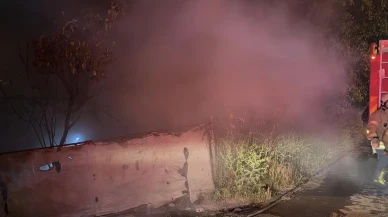 Arnavutköy Sanayi Caddesinde tek katlı baraka yandı