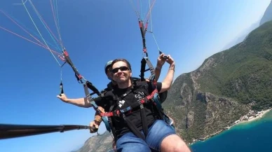 Görme engelli İngiliz turist Babadağdan özgürce uçtu