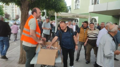 Atakum Belediyesi Kurban Bayramında şeker dağıttı