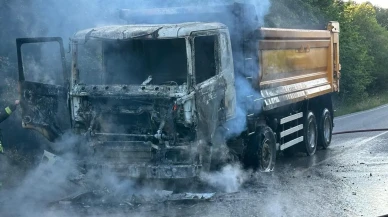 Kocaelide hafriyat kamyonu alev alarak küle döndü