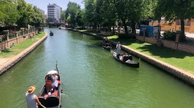 Eskişehir Porsuk gondolları yaz sezonunda ziyaretçi akınına uğradı