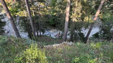 Mersinde piknik yapan kadın kekik toplarken düştü