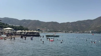 Marmaris İçmeler sahilinde tatilci boğulmaktan son anda kurtuldu
