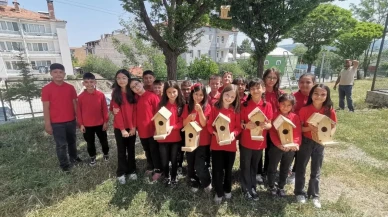 Hisarcık Cumhuriyet İlkokulu öğrencileri kuşlara yuva yaptı