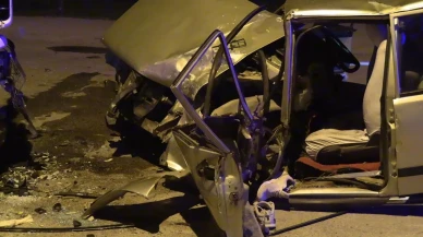 Tavşanlı ilçesinde park halindeki tıra otomobil çarptı