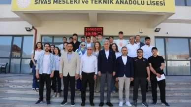 Sivas STSO Başkanı Özdemir karne töreninde öğrencilerle buluştu