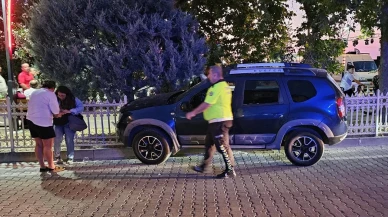 Fenalaşan sürücünün cipi Kastamonu Cide sahil yolunda demir korkuluklara çarptı