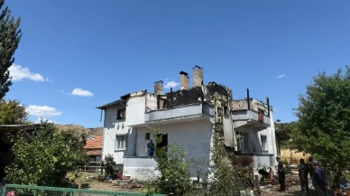 Osmancıkta iki katlı ev tamamen yanarak yok oldu
