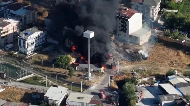 Darıca hurda deposundaki yangın iki işyerini yok etti