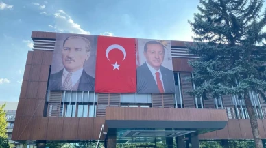 Kayseri Büyükşehir Belediyesi şehri Türk bayraklarıyla süsledi