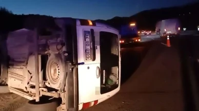 Bolu TEM Otoyolunda ticari araç bariyere çarptı