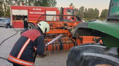 Alaca tarlasında balya makinesi alev aldı söndürüldü
