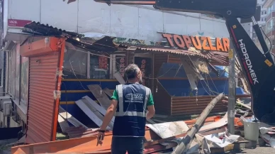 Esenyurt'ta Zabıta Ve Market Çalışanları Arasında Manav Reyonu Yıkıldı