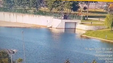 Bursa’da Nilüfer Çayına Düşen Çocuğu Güvenlikçi Kurtardı