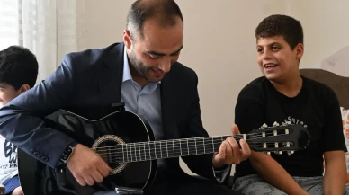 Darbedilen Efe için Başkan Karadeniz gitar getirdi