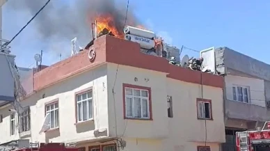 Nizip Hafızpaşa Mahallesinde çatı yangını kontrol altına alındı