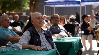 Gaziantep emeklileri çınar ağaçları altında buluşuyor