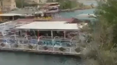 Şanlıurfa’da Fırtınada Kopan Halatlarıyla Duba Fırat Nehri’nde Sürüklendi