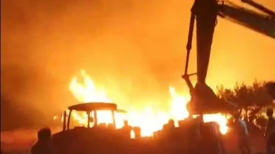 Bilecik'te orman yangınında traktör ve otomobil kepçeyle kurtarıldı