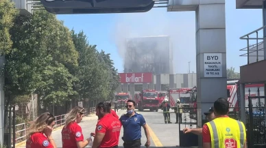 Esenyurt'ta tekstil fabrikasında yangın çıktı ve patlamalar yaşandı