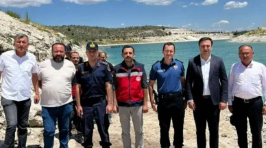 Çavdarhisar Barajı binlerce yavru sazanla canlanıyor