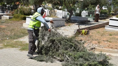 Hatay Büyükşehir Belediyesi mezarlıklarda bakım ve onarım çalışmaları yürütüyor