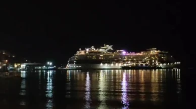 Kruvaziyer gemisi elektrik arızası nedeniyle Kuşadası’nda kaldı