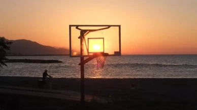 Yakakent sahilinde Karadeniz günbatımı izlemeye geldi