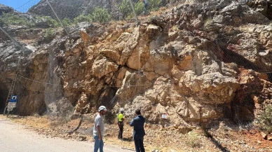 Erzincan Taşyolu Kaya Düşmesi Sonrası Yeniden Açıldı