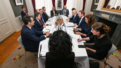 Bakan Tunç Hollandadan tarihi çiniyi teslim aldı