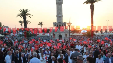 İzmir'de 15 Temmuz şehitleri anıldı, binlerce kişi tek yürek oldu