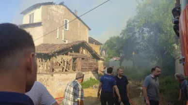 Vezirköprü'de Ahşap Ev Yangında Tamamen Küle Döndü