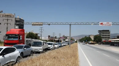 AydınMuğla karayolunda 60 kilometrelik trafik kuyruğu oluştu