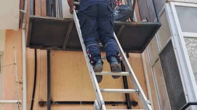 Hatay'da mahsur kalan anne ve çocuğu itfaiye ekipleri kurtardı