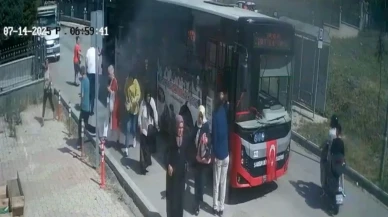 Samsun'da belediye otobüsü alev aldı yolcular panikle kaçıştı