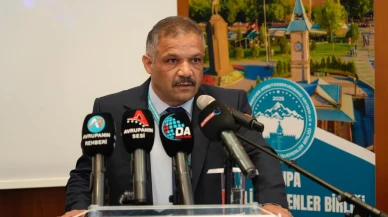 Ali Hızar Vatan Sevgisini Gurbetçilerle Cumhuriyet Meydanı’nda Paylaştı