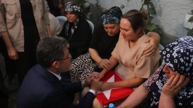 Bakan Yumaklı Eskişehir’de Şehit Tolunay Kocaman’ın Ailesine Taziye Ziyaretinde Bulundu