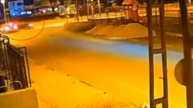 Arsuz Uğur Mumcu Caddesinde iki otomobil çarpıştı